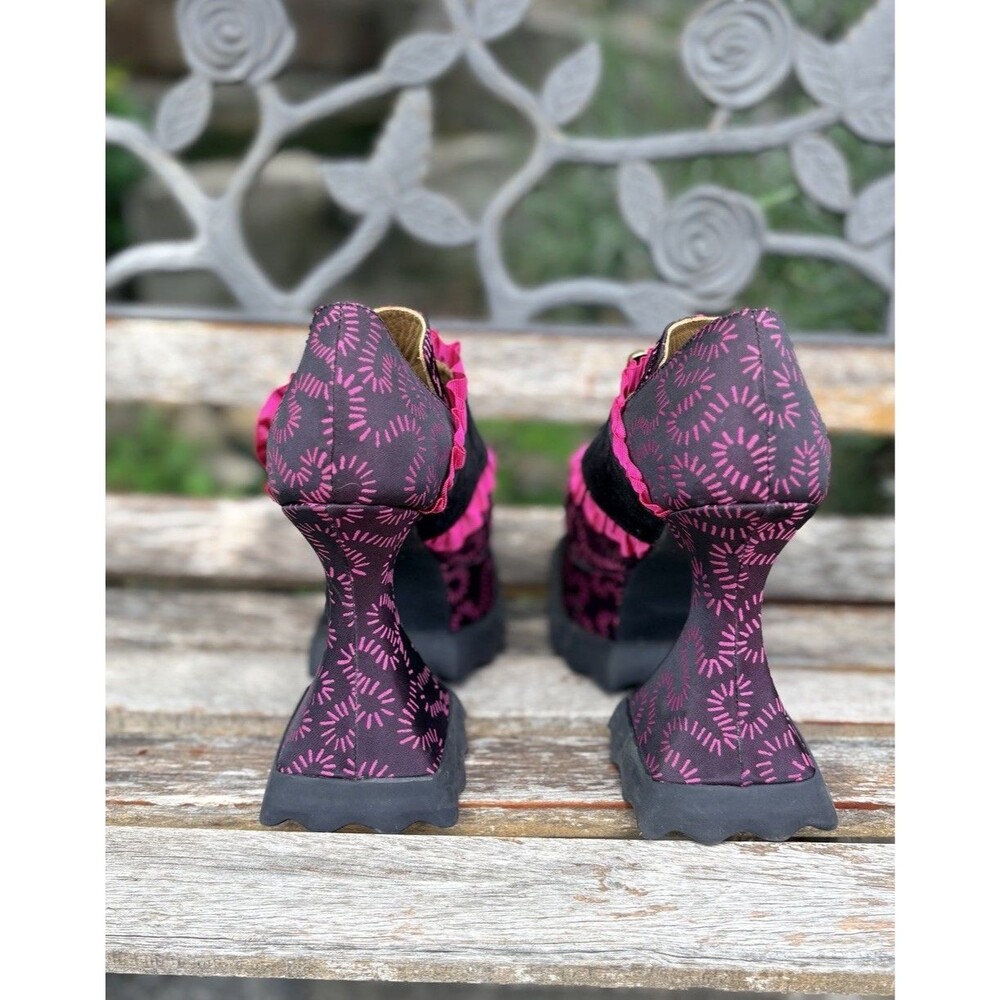 John Fluevog Sz 8 Ruffle Elektra Buckled Platform Pink & Black Heels Ltd Edition - Picture 4 of 12